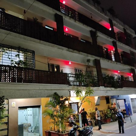 Fernandes Complex Hotel Bangalore Bagian luar foto