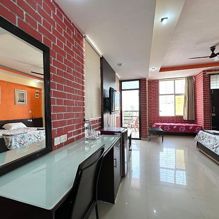 Fernandes Complex Hotel Bangalore Bagian luar foto