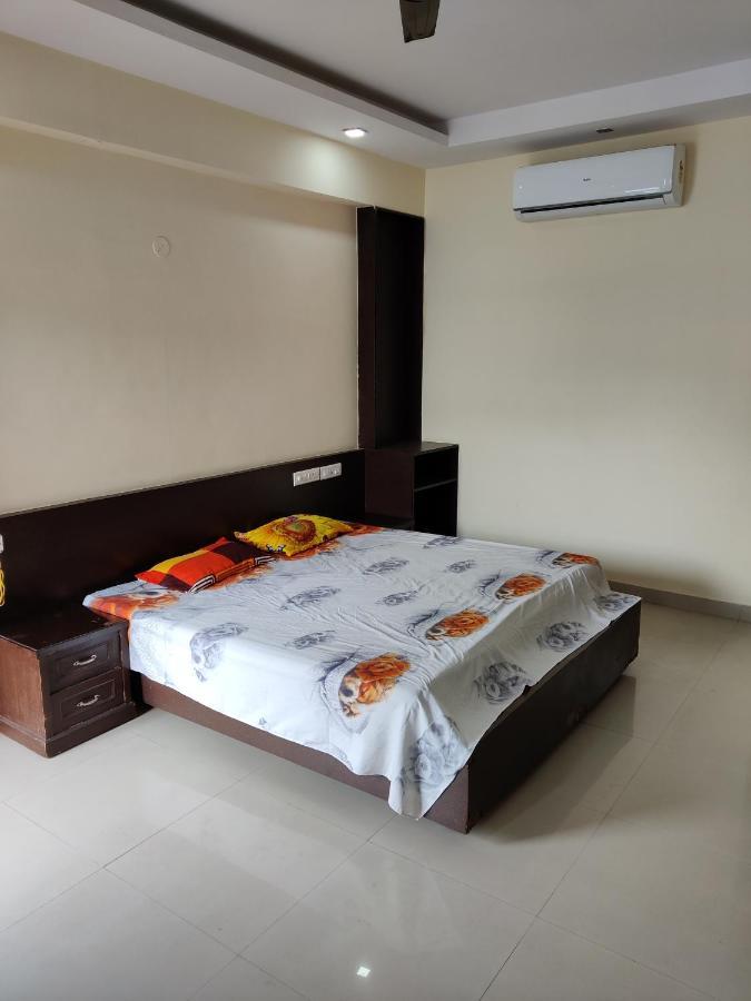 Fernandes Complex Hotel Bangalore Bagian luar foto