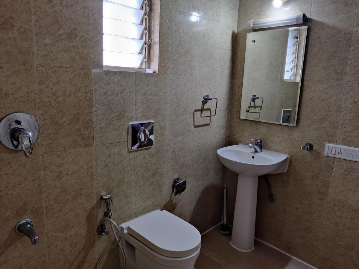 Fernandes Complex Hotel Bangalore Bagian luar foto