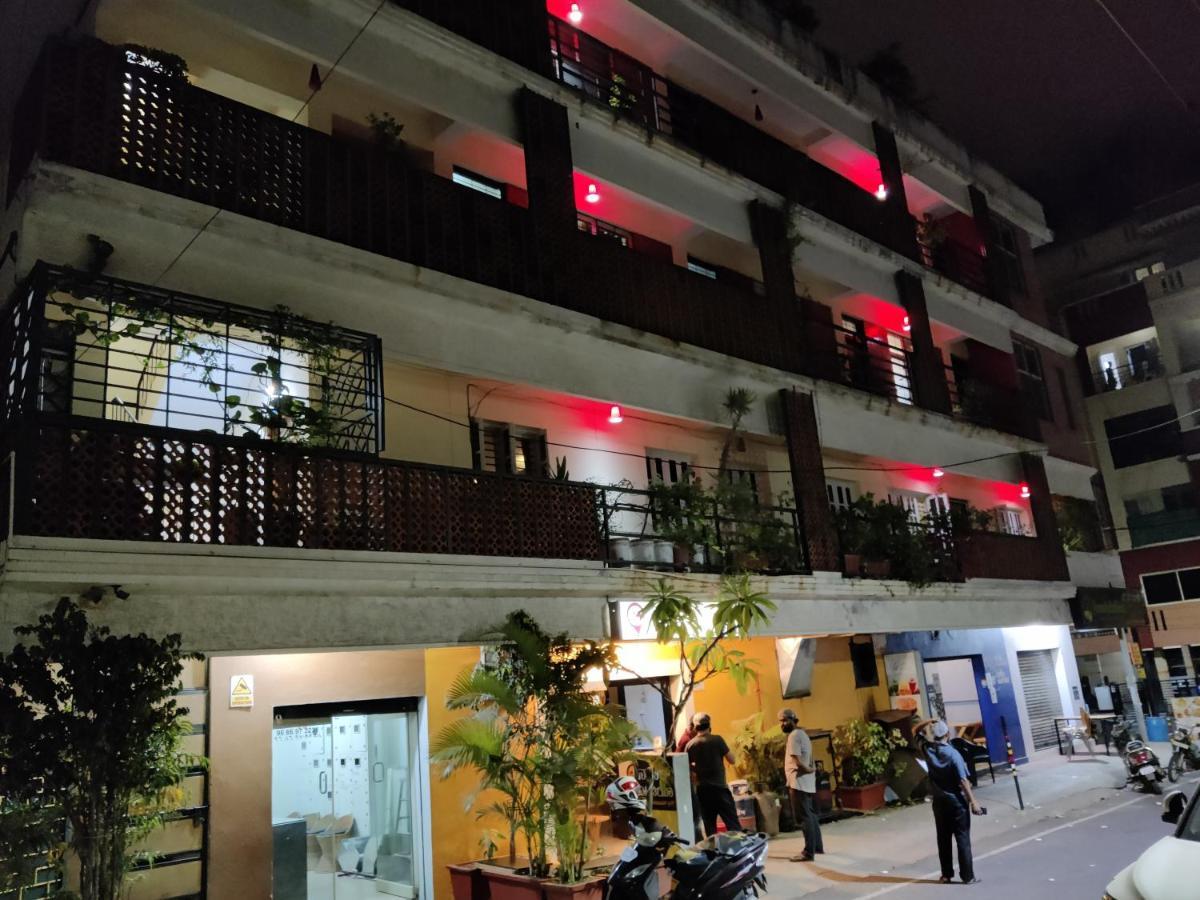 Fernandes Complex Hotel Bangalore Bagian luar foto