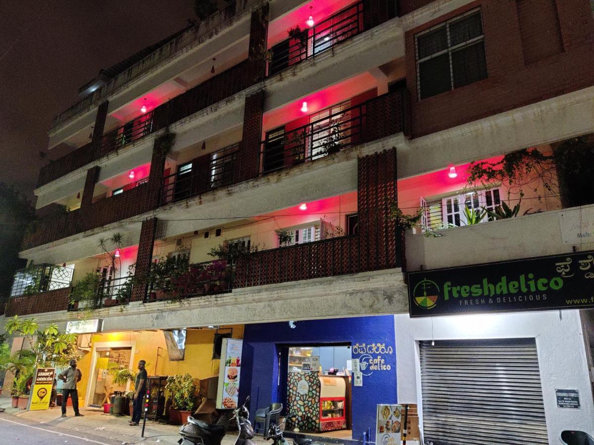 Fernandes Complex Hotel Bangalore Bagian luar foto